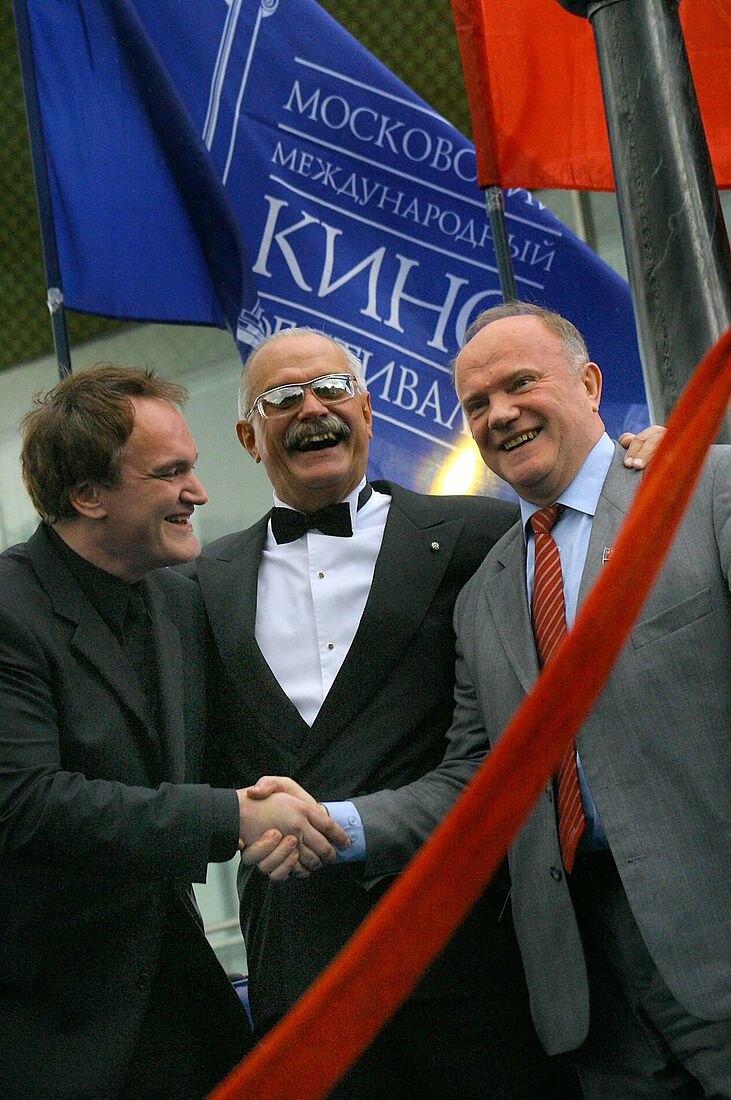 Artem Chernov. Portfolio. Russia. Politics. Nikita Mikhalkov introduces Quentin Tarantino to Russian Communist leader Zyuganov at Moscow Film Festival, 2004