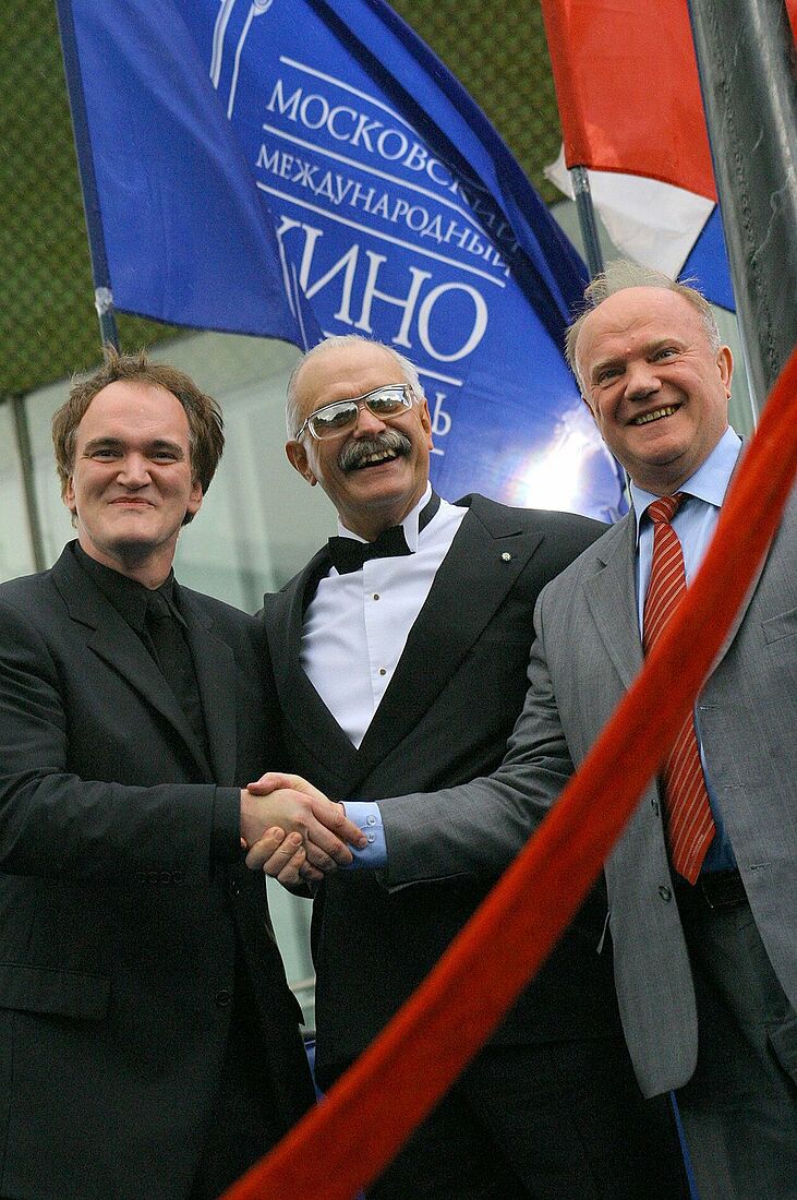 Artem Chernov. Portfolio. Russia. Politics. Nikita Mikhalkov introduces Quentin Tarantino to Russian Communist leader Zyuganov at Moscow Film Festival, 2004