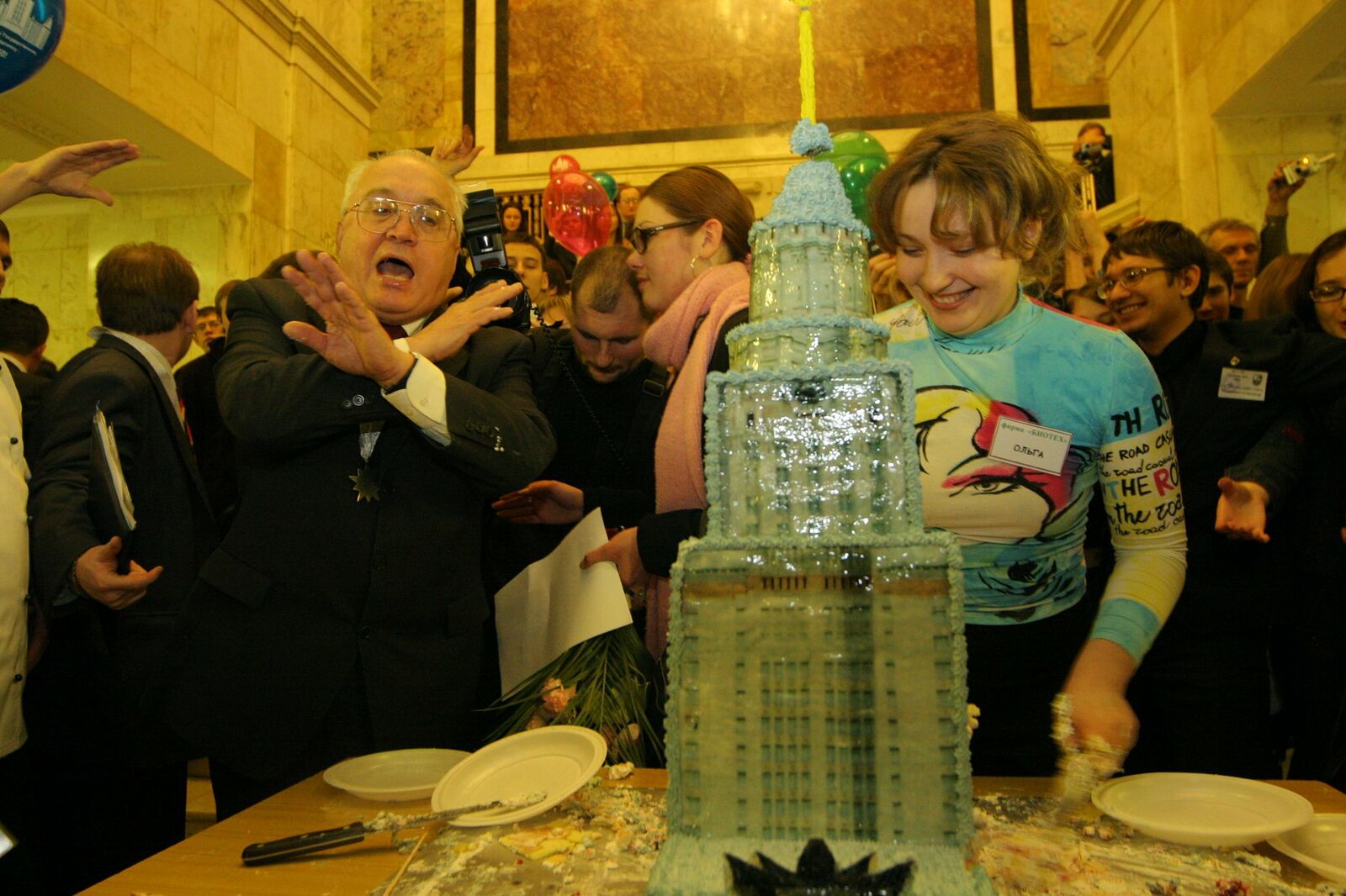 Artem Chernov. Portfolio. Russia. Politics. MSU Rector Sadovnichy Cuts a Cake in the Shape of His University, Then Refuses and Students Tear the Cake with Their Hands, 2004