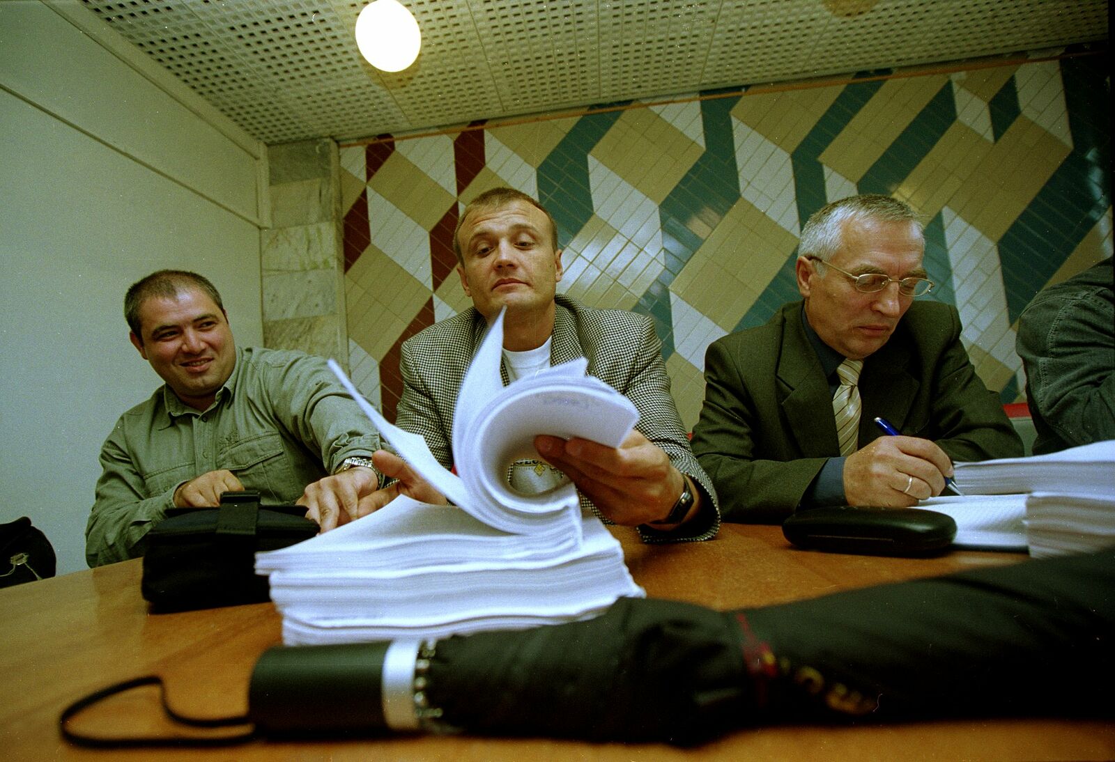 Artem Chernov. Portfolio. Russia. Politics. Russian Armed Forces servicemen accused of murdering journalist Dmitry Kholodov in court, 2003